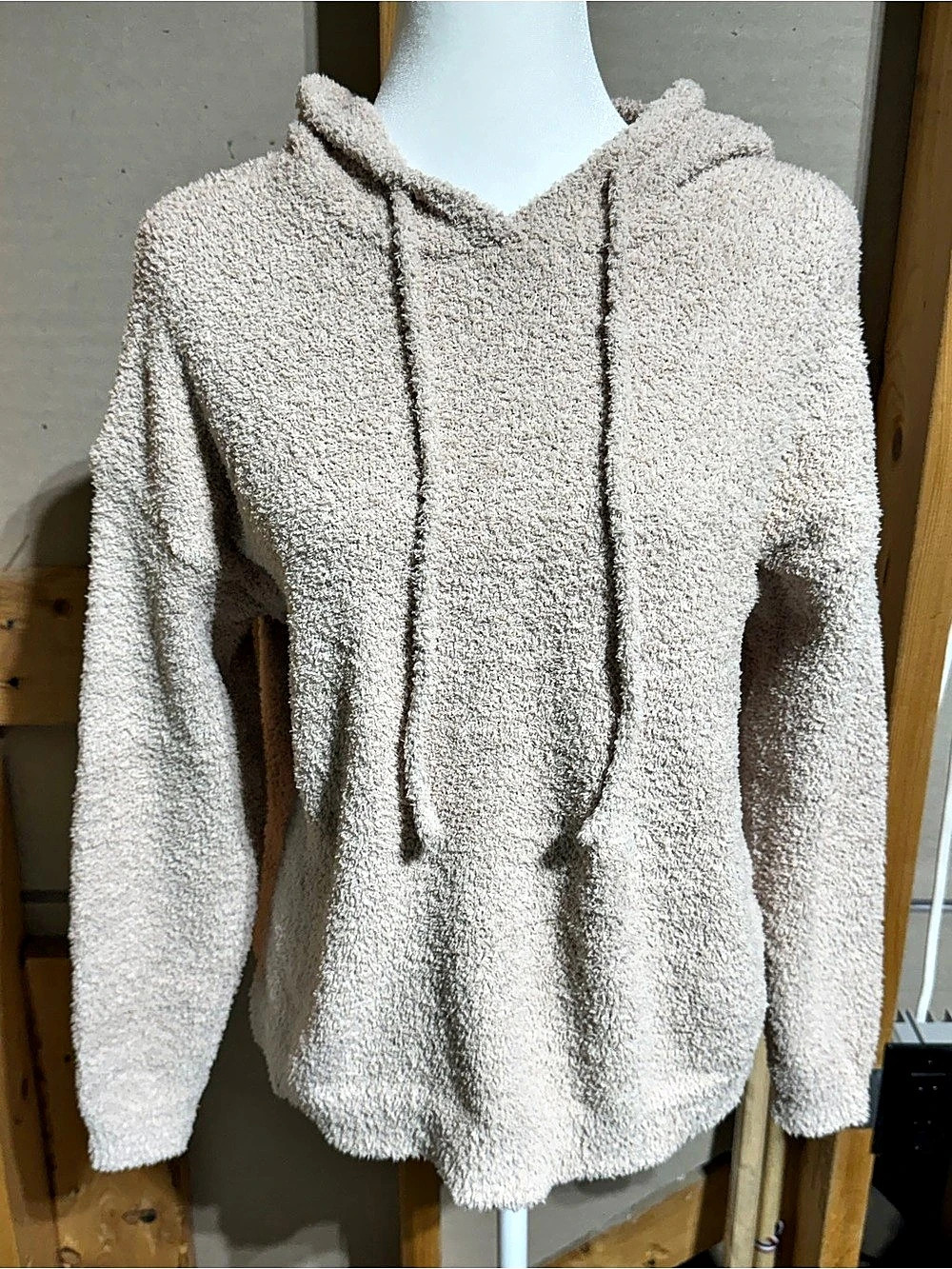 dreamers by debut Textured Hooded Pullover in Beige Large Like New